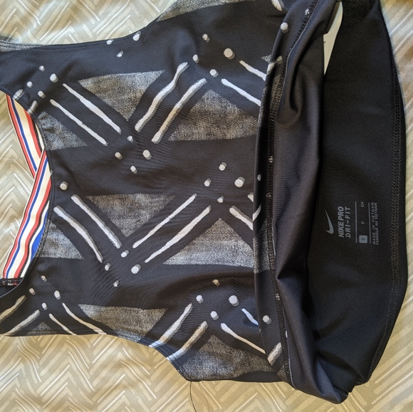 NWT NIKE CROP - Picture 2 of 4